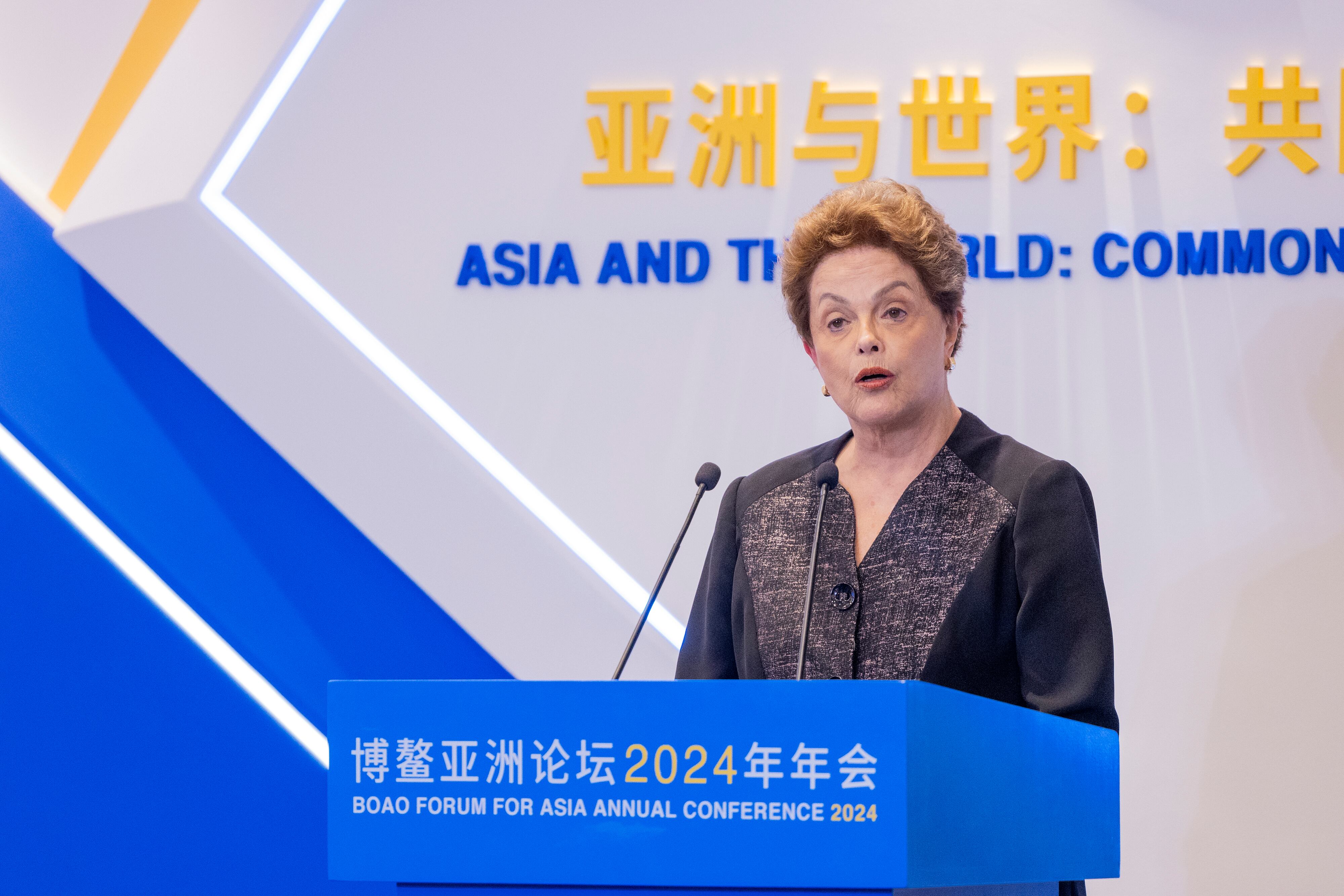 Dilma Rousseff, presidenta del Nuevo Banco de Desarrollo (NDB), habla en un subforo durante la Conferencia Anual 2024 del Foro de Boao para Asia el 27 de marzo de 2024 en Boao, ciudad de Qionghai, provincia china de Hainan. (Foto de VCG/VCG vía Getty Images)