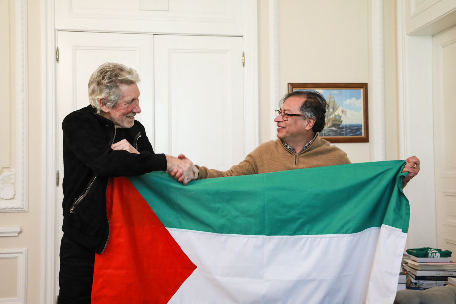 Presidente Gustavo Petro y el cantante Roger Waters