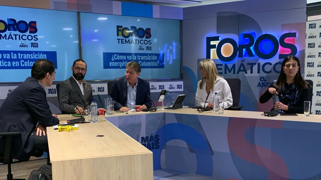 Ministro de Minas, Andrés Camacho.