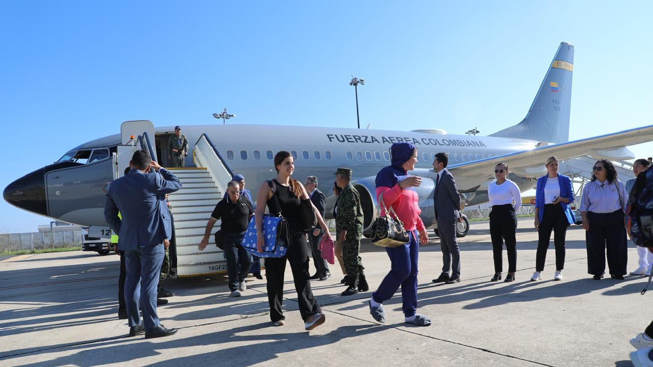 Estos son los colombianos que fueron embarcados en un avión de la fuerza Aérea en el segundo vuelo humanitario en Beirut, Líbano.