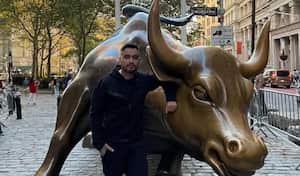 Según se ve en el video, el cantante no podía mantenerse de pie