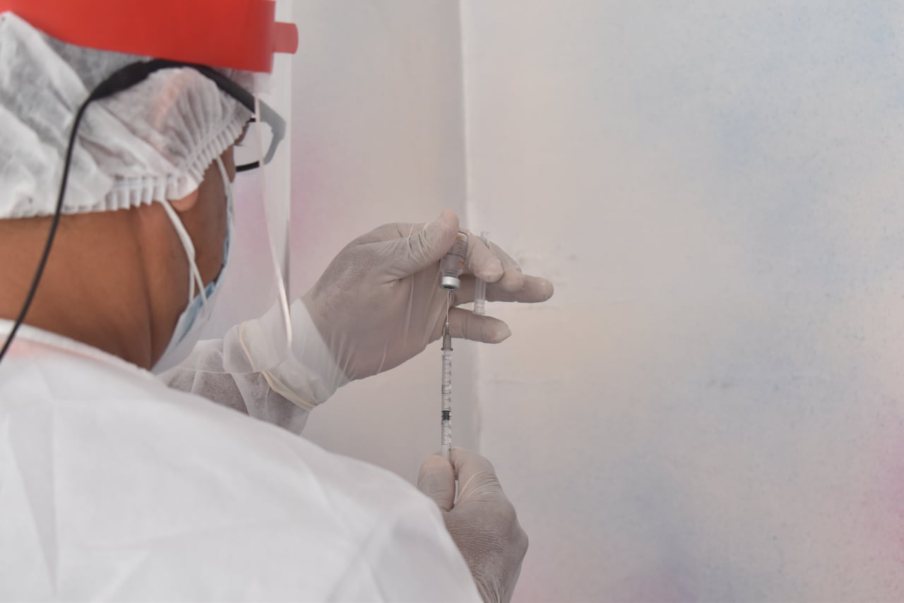 Tolima, epicentro de los casos de fiebre amarilla, ha implementado jornadas de vacunación intensivas administrando más de 248 mil dosis. A este esfuerzo se unió la EPS Sanitas con tres puntos de vacunación.