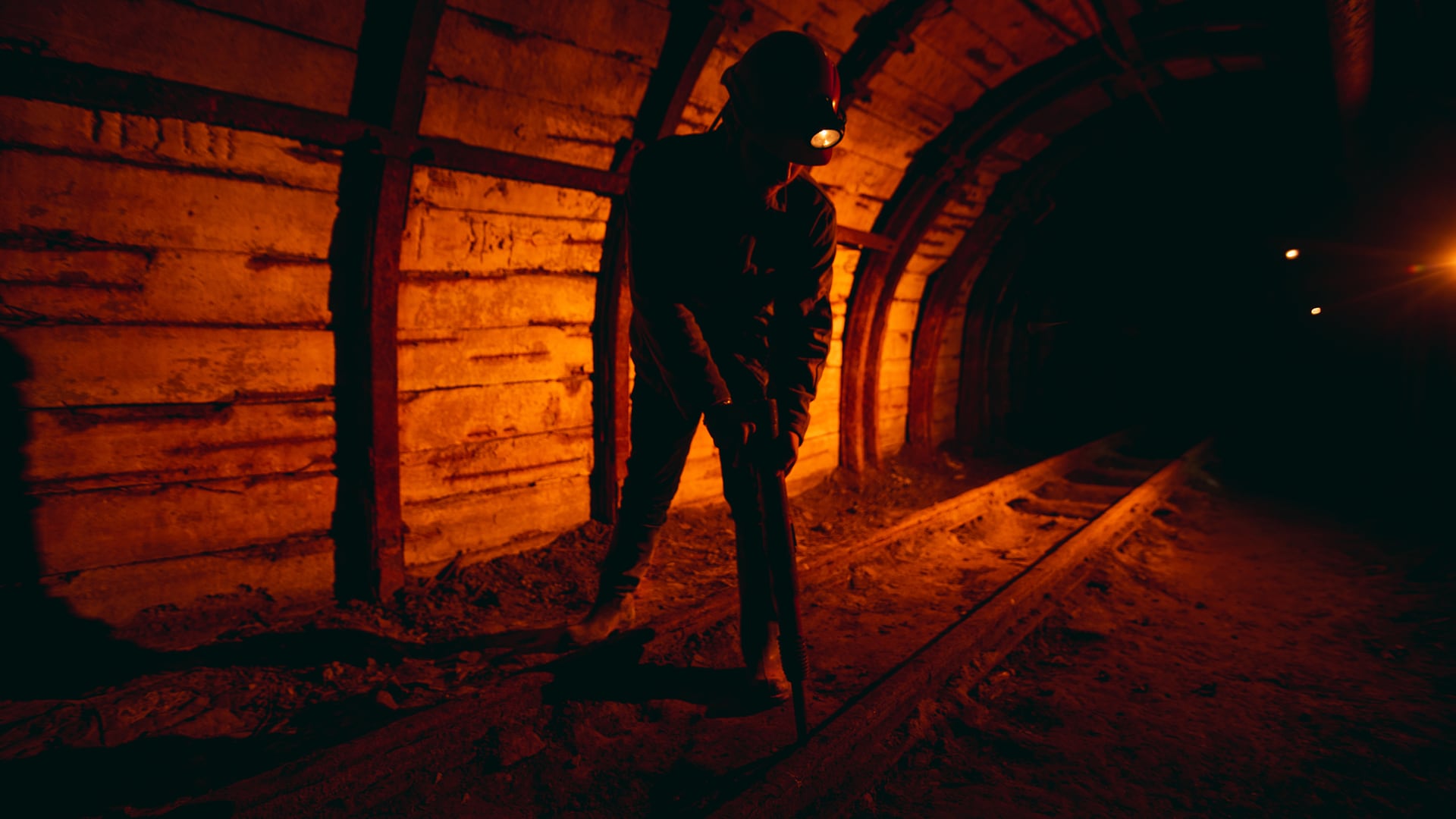 La actividad minera genera 350.000 empleos directos y de 900.000 indirectos.