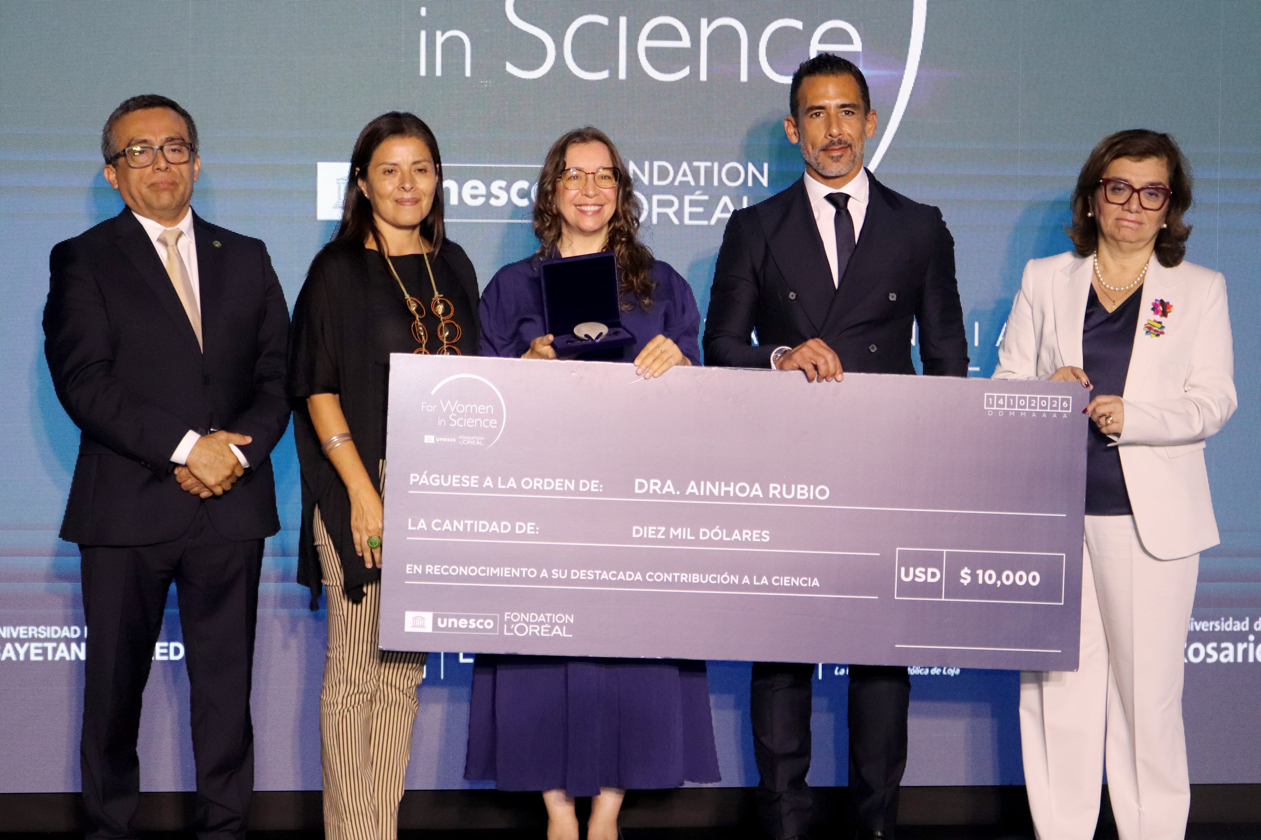 La científica española Ainhoa Rubio, ganadora de la edición 2026 de L’Oréal-Unesco Para las Mujeres en la Ciencia en Colombia, conversó con SEMANA sobre cómo convertir los residuos de la palma de aceite en biocarbón para tratar aguas contaminadas