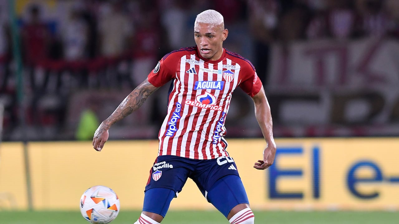 Jermein Peña, defensor central al servicio de Junior de Barranquilla.