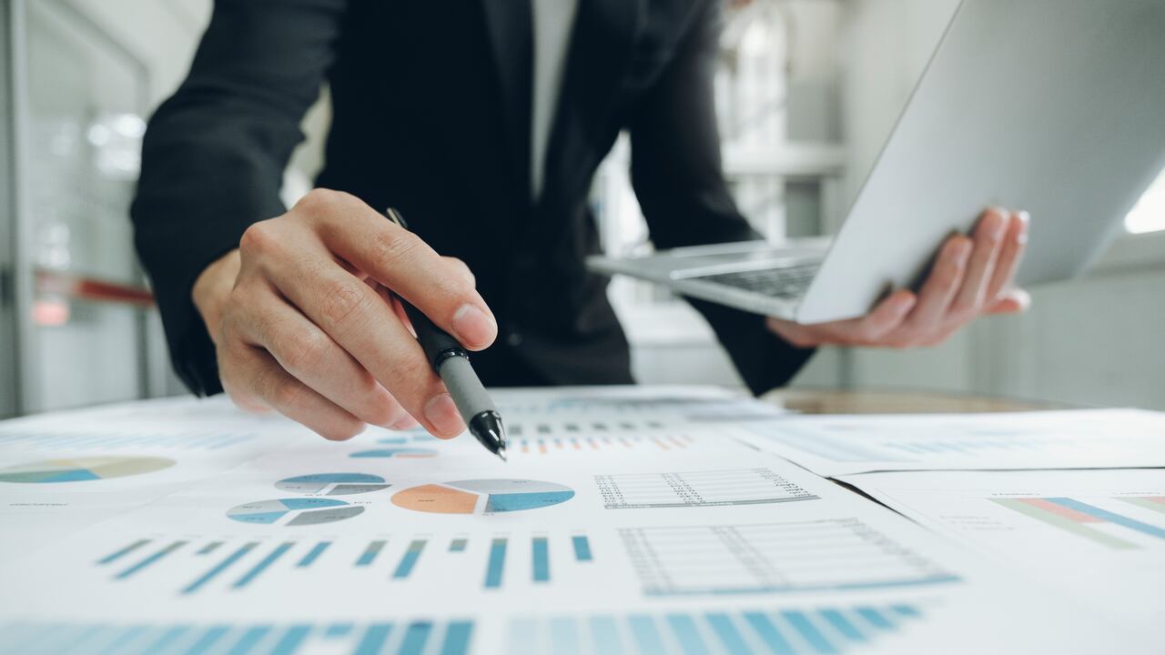 Es fundamental que los ciudadanos asuman el compromiso de establecer su propio plan financiero para que sea más fácil tener claridad sobre sus ingresos y gastos.