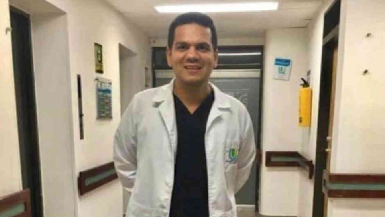 Carlos Nieto, médico fallecido en Bogotá por coronavirus.