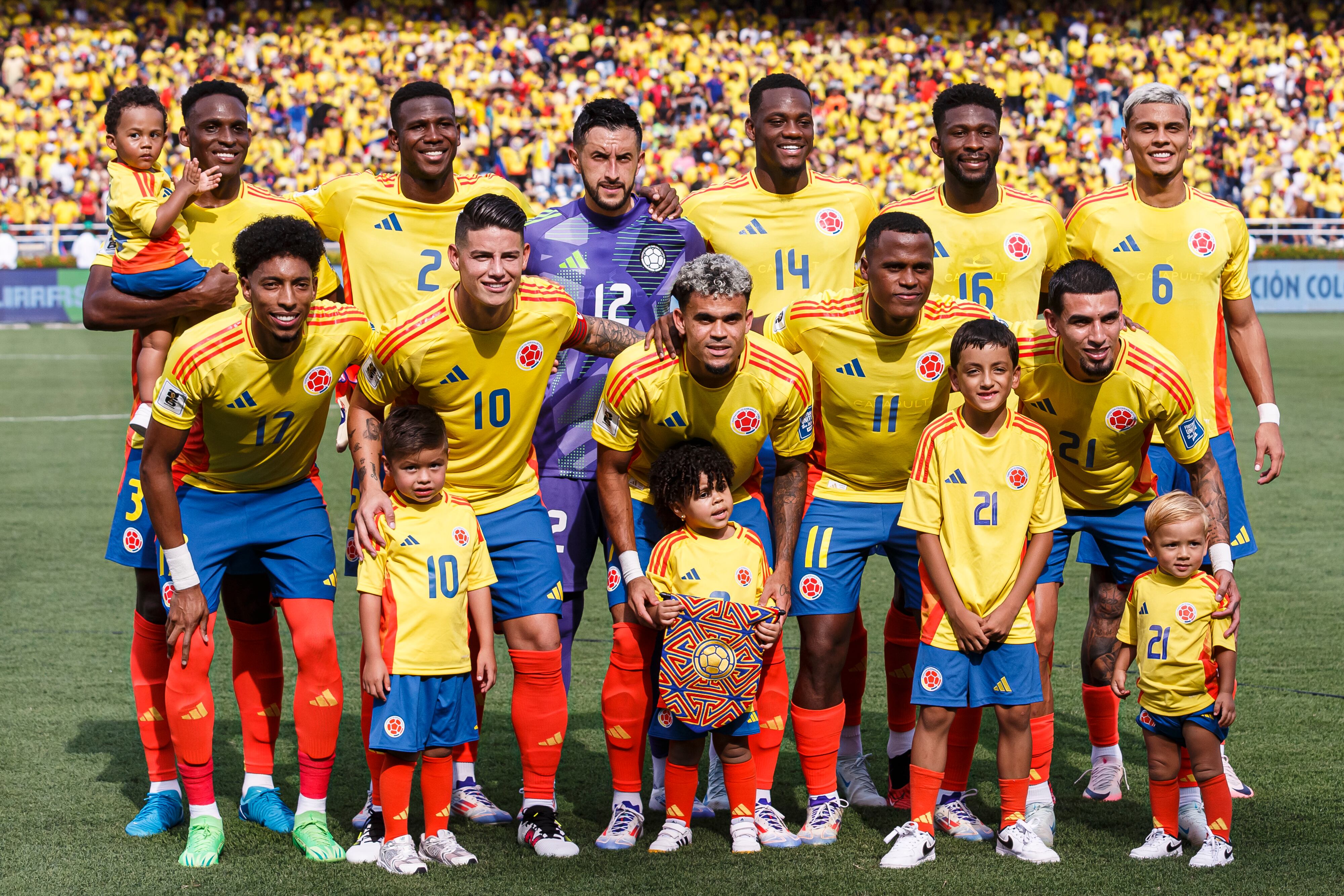 BARRANQUILLA, COLOMBIA - SEPTEMBER 10: Jhon Lucumi, Yerson Mosquera, Goalkeeper Camilo Vargas, Jhon Duran, Jefferson Lerma, Richard Rios, Johan Mojica, James Rodriguez, Luis Diaz, Jhon Arias and Daniel Muñoz of Colombia pose for team photo during the FIFA World Cup 2026 Qualifier match between Colombia and Argentina at Roberto Melendez Metropolitan Stadium on September 10, 2024 in Barranquilla, Colombia. (Photo by Martín Fonseca/Eurasia Sport Images/Getty Images)