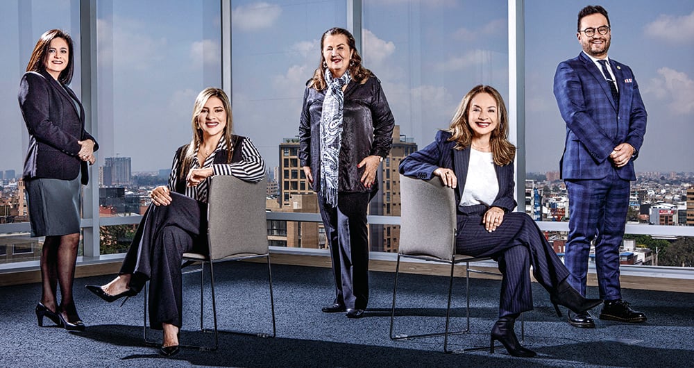 De izquierda a derecha:Carolina Merchán, rectora del Anglo Americano; Luz Danis Reyes, rectora del Boston Internacional; Esperanza Rivas, rectora del Diana Oese; Claudia González, rectora del Colombo Americano CAS, y Juan Carlos Arias, rector del Liceo Campo David.