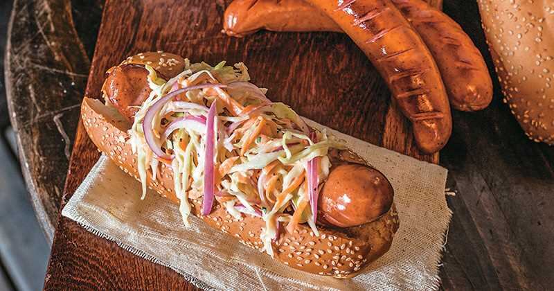 Al momento en el que la dama le dio una mordida encontró una sorpresa.