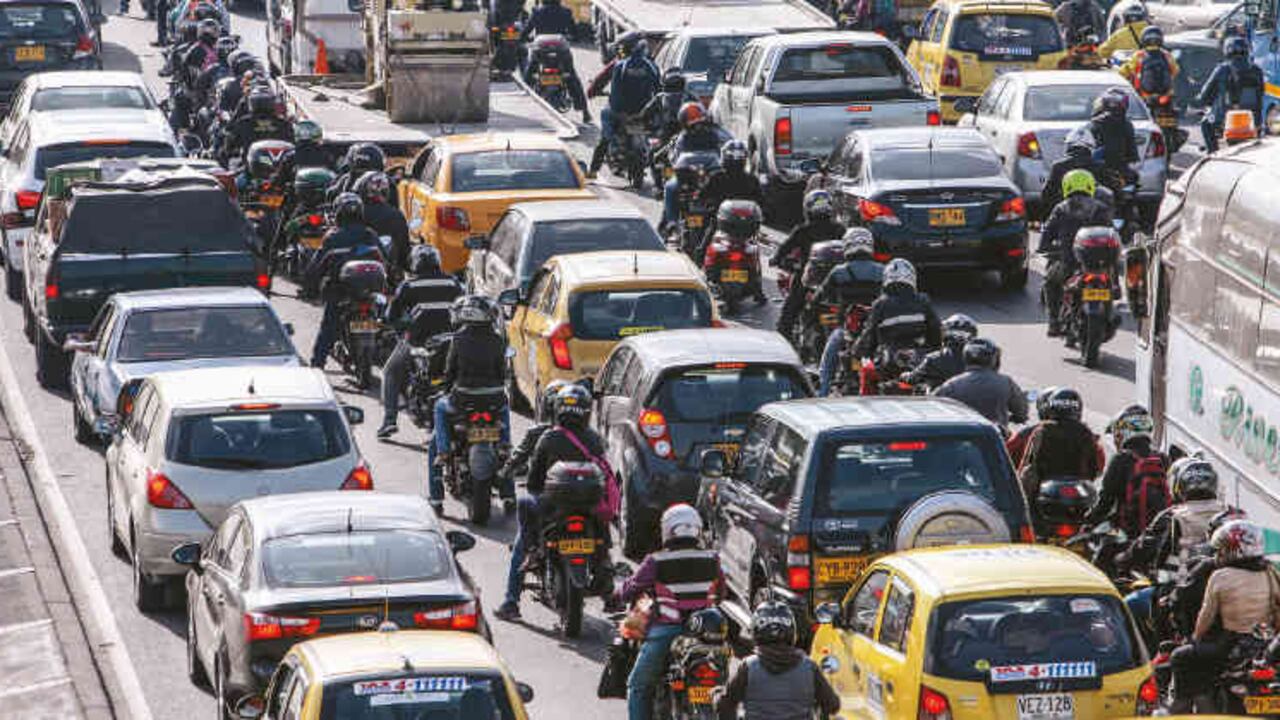 Hoy hay más motos que carros en Colombia gracias a la cantidad de beneficios tributarios y las facilidades a la hora de montarse en estos vehículos.