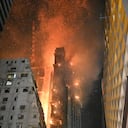 Incendio en rascacielos de Hong Kong.
