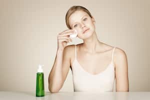 El agua de azahar es un producto de origen natural.