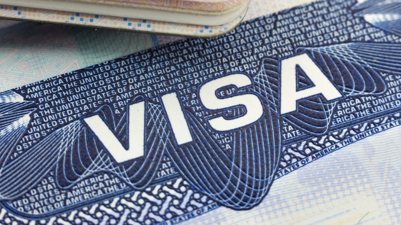 El programa de visas laborales que promete nuevas oportunidades laborales para inmigrantes con formación especializada.