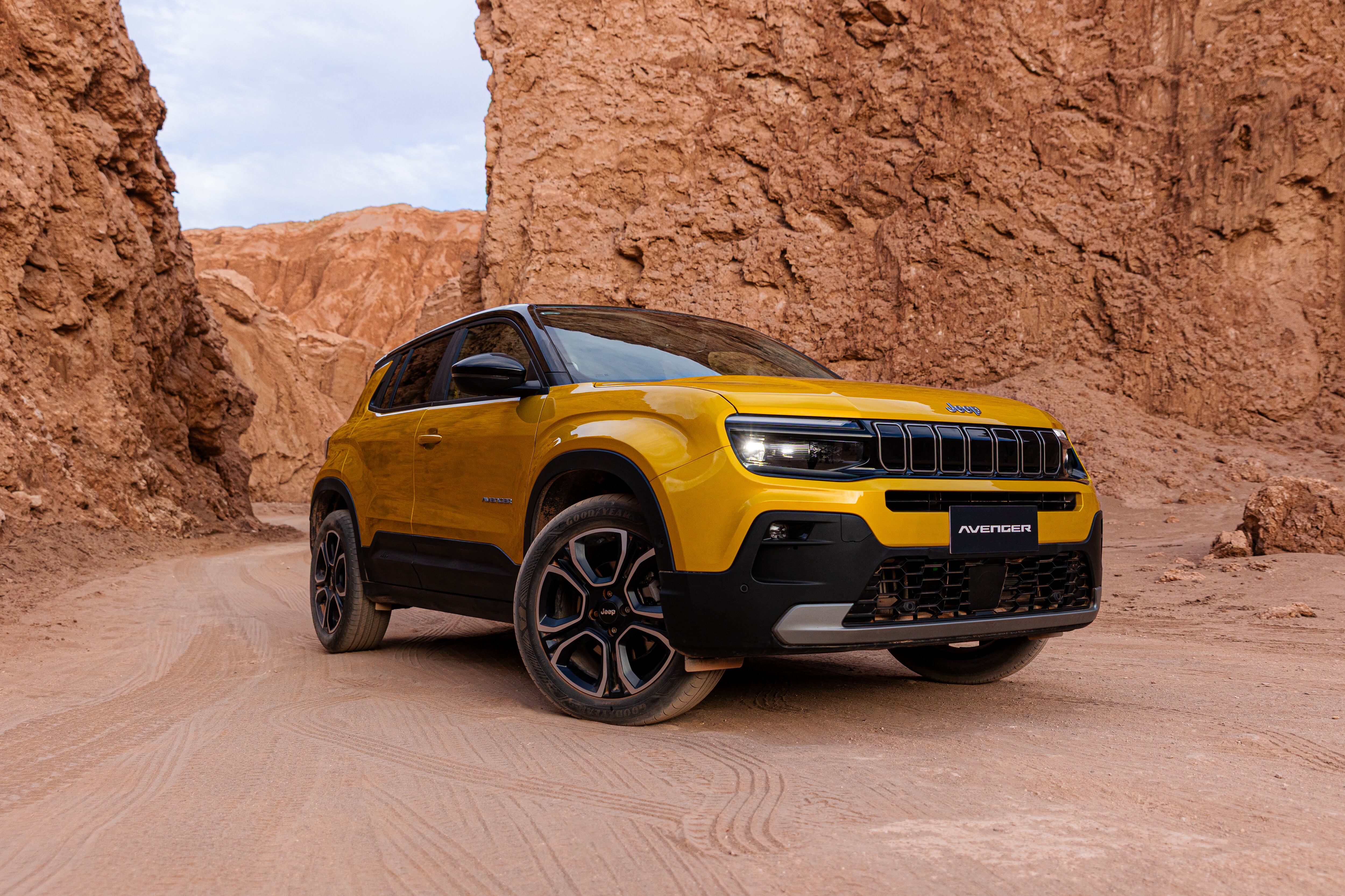 Jeep presentó el Avenger, el primer vehículo eléctrico de la marca para Colombia.