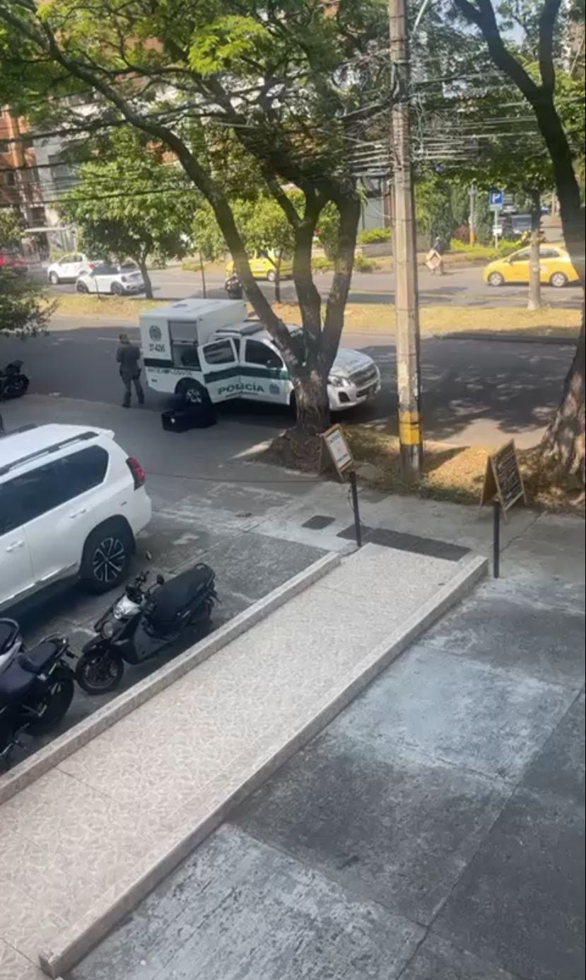 Uniformados antiexplosivos acordonaron la zona