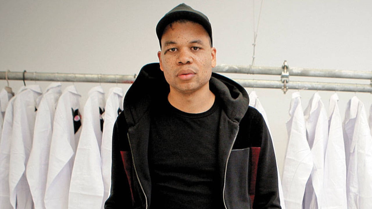 Nació en La Paila y a los 10 años su familia lo llevó a Londres. A los 33, Óscar Murillo no ha dejado de ser un migrante.