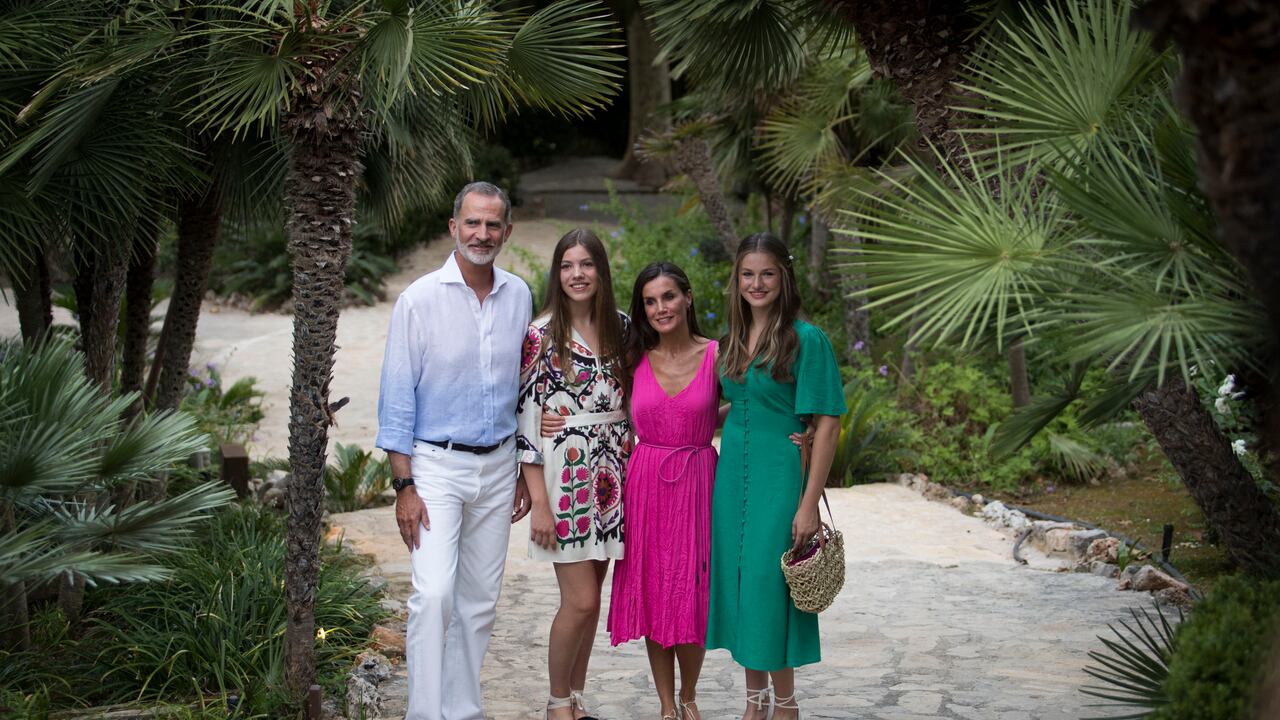 (From L) Spain's King Felipe VI, Spanish Princess Sofia, Spain's Queen Letizia and Spanish Crown Princess of Asturias Leonor visit the "Jardines de Albabia" gardens in Bunyola, on the island of Mallorca during their summer holidays in the Balearic islands on July 31, 2023. (Photo by JAIME REINA / AFP)