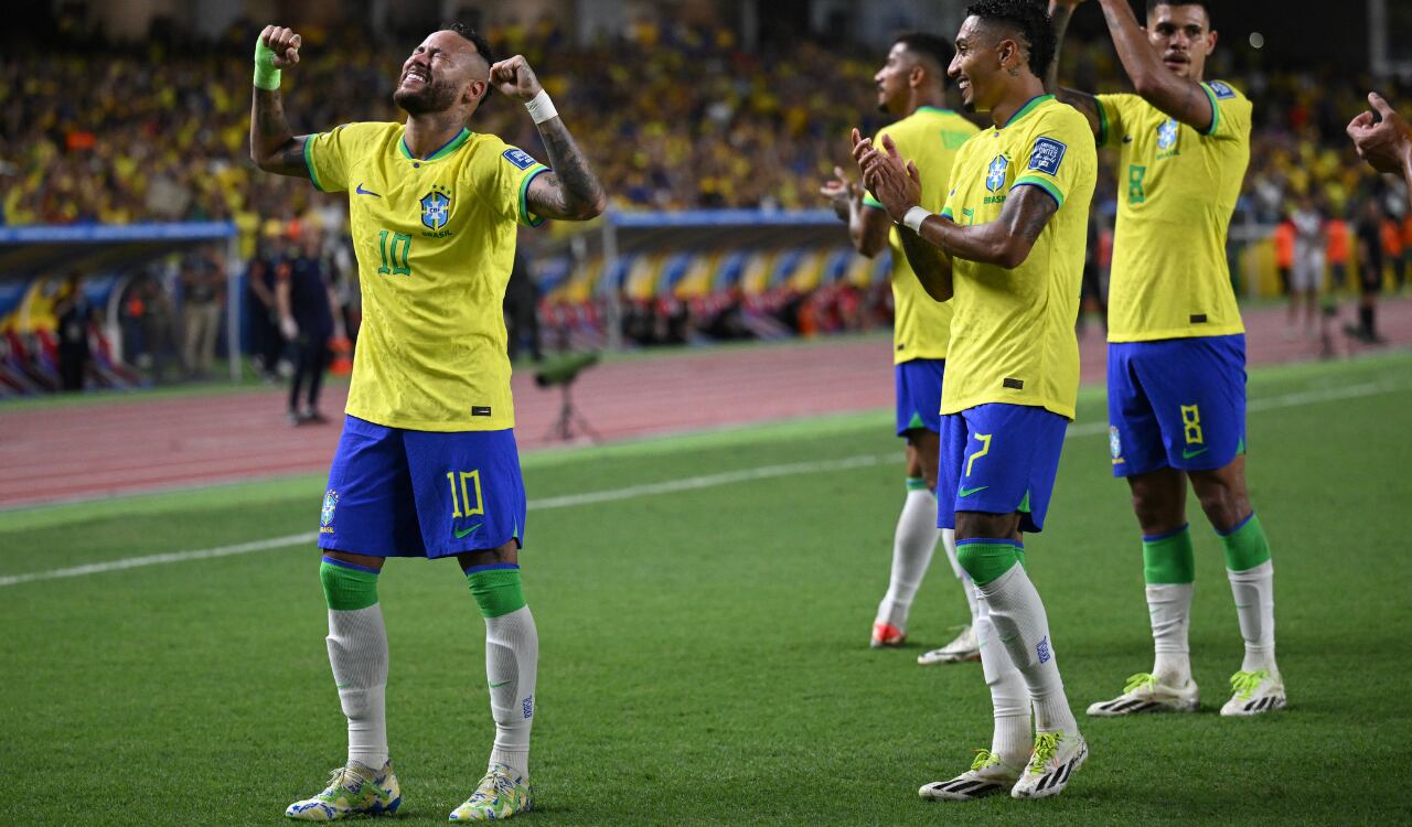 Neymar de regreso a Brasil, marcó doblete ante Bolivia