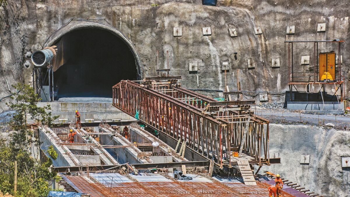 Una alianza público privada pre-sentada por el empresario Luis Carlos Sarmiento, pretende construir otro tramo en doble calzada que llega a Villavicencio.