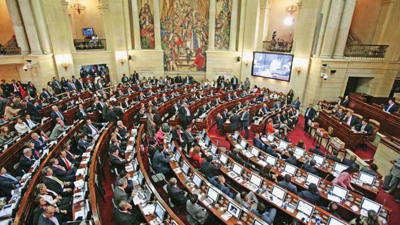 Diversos sectores económicos le han dicho al Congreso que su tasa de impuestos llega al 72% en algunos casos.