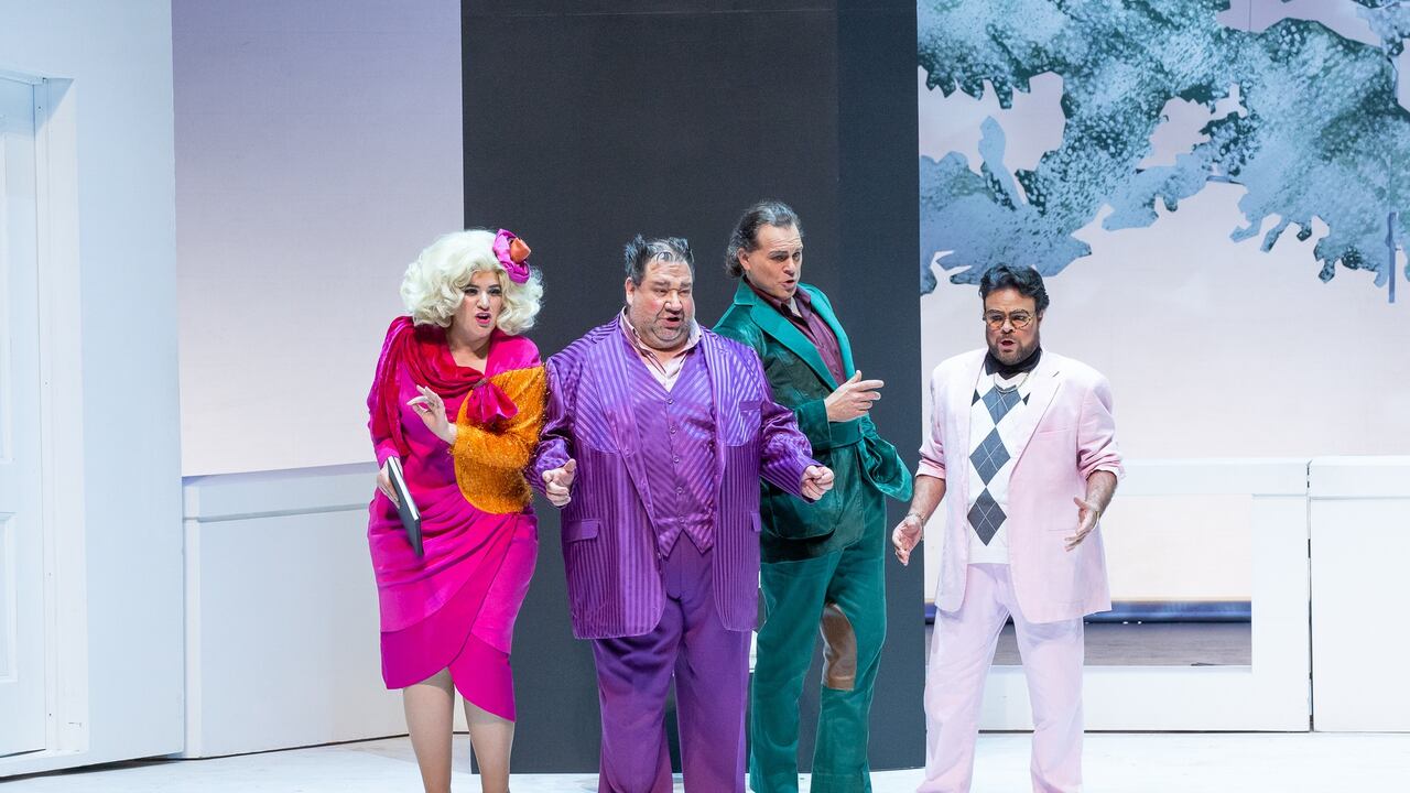 Las bodas de Fígaro, que se presentó en el Teatro Mayor, en Bogotá, contó con el austriaco Martin Haselböck en la dirección musical y el colombiano Pedro Salazar, en la dirección escénica; y con la participación de la Orquesta Filarmónica Juvenil de la Orquesta Filarmónica de Bogotá.