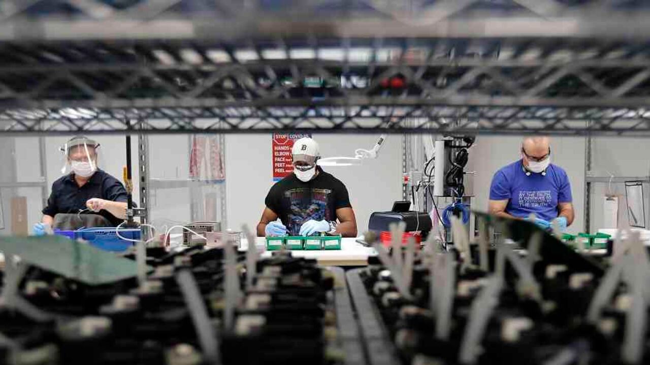 "Esta bomba de tiempo explotará en el tercer trimestre del año y es probable que las ondas de choque se extiendan a toda la primera mitad de 2021", dijo Van het Hof.