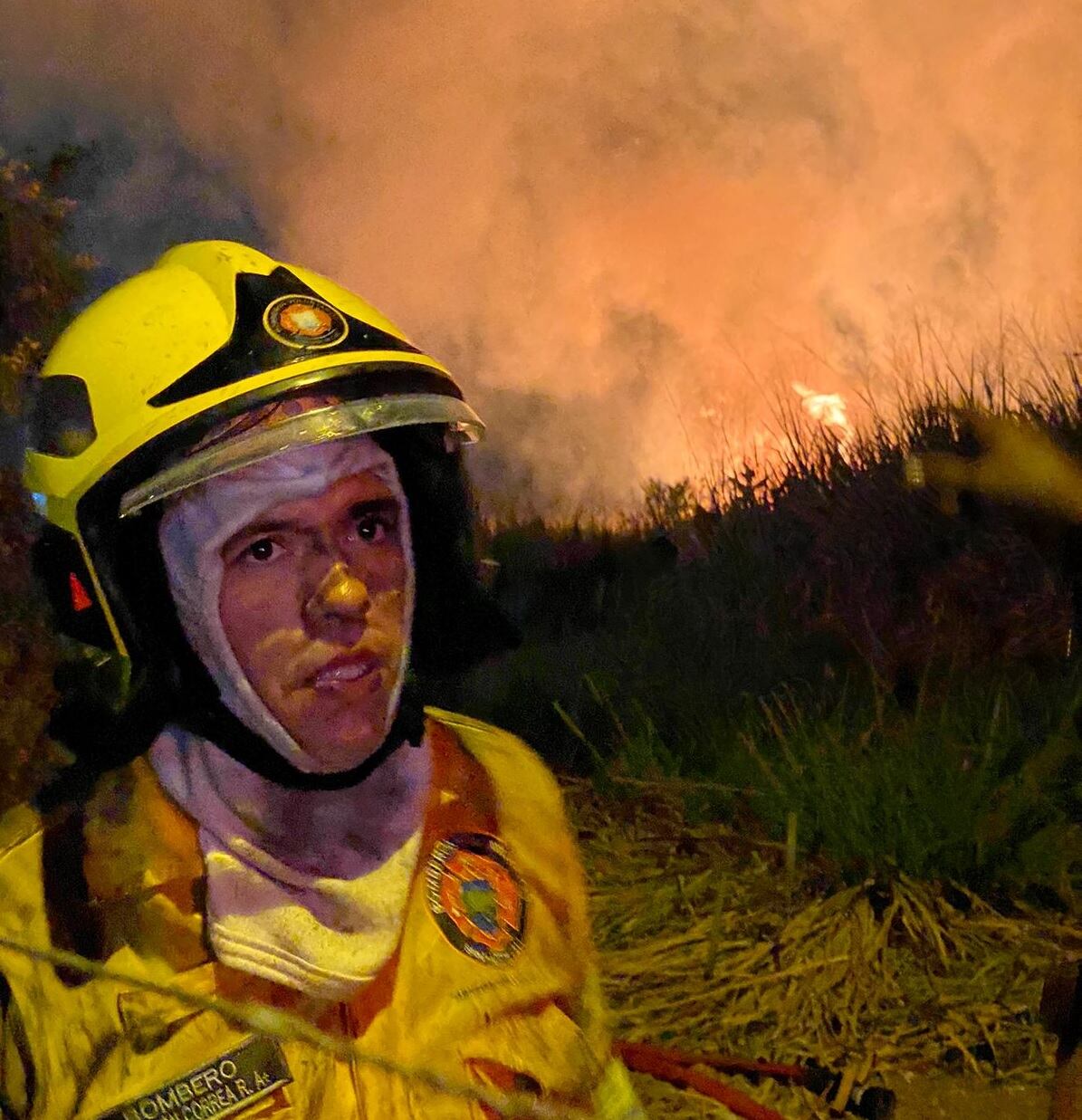 Las llamas han alcanzado entre los ocho y seis metros de altura