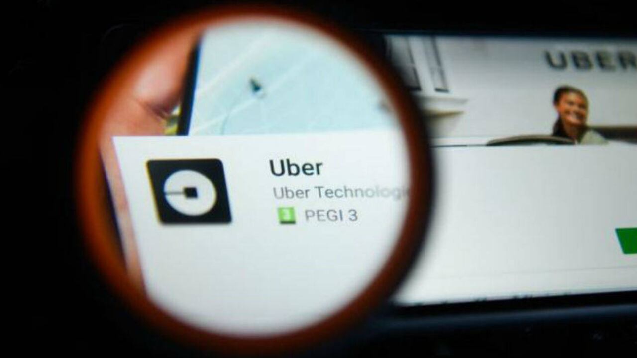 GETTY IMAGES / Si tiene poca batería o llueve donde usted está, Uber podría ofrecerle precios más altos por un viaje.