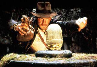 Cumple 25 años Indiana Jones, uno de los héroes más grandes del cine de Hollywood, al tiempo que se prepara un episodio más de su clásica saga.