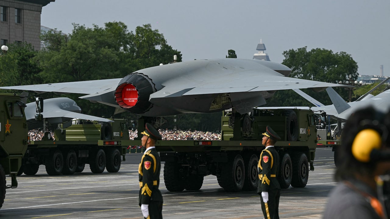 En 20 FOTOS | El impresionante desfile militar de China mostrándole al planeta drones submarinos y misiles nucleares intercontinentales