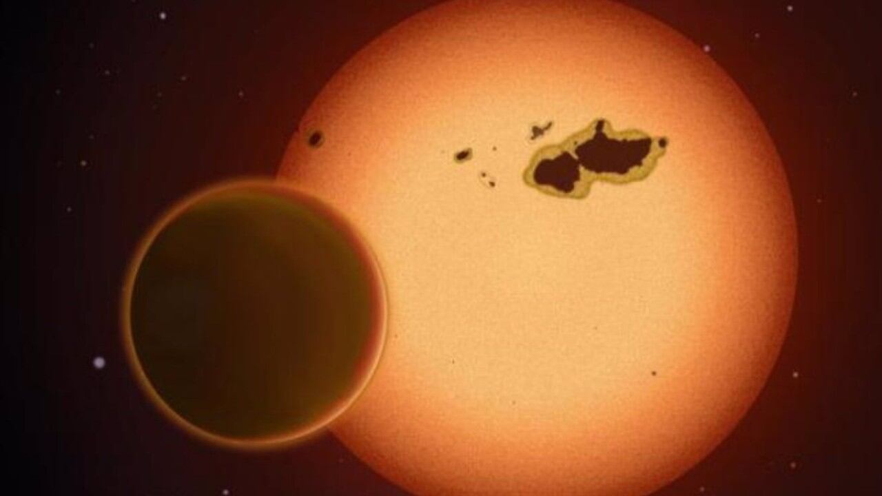 Vista artística del sistema Kepler-725. El pequeño planeta en la esquina inferior derecha es la supertierra recién descubierta en la zona habitable.