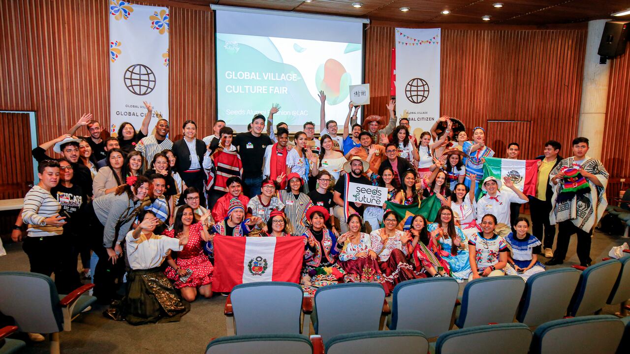 A través del programa global Tech for All, la compañía contribuye a desarrollar las habilidades digitales de los más jóvenes.