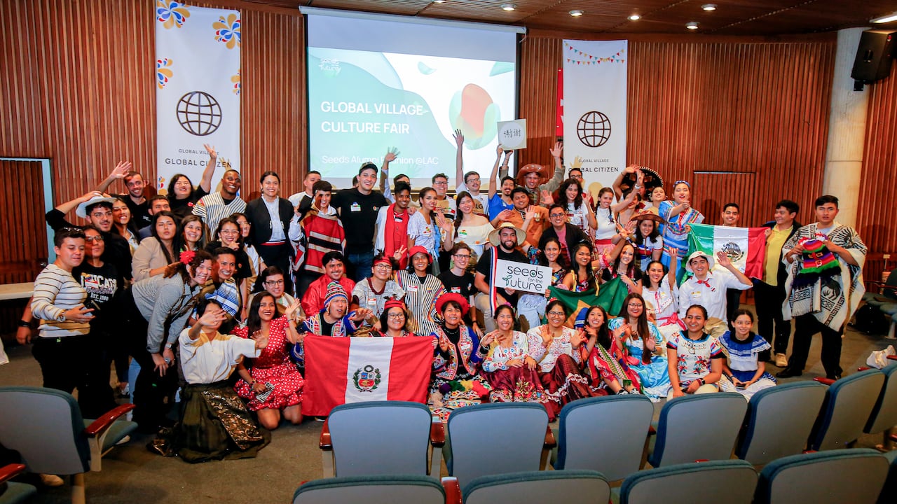 A través del programa global Tech for All, la compañía contribuye a desarrollar las habilidades digitales de los más jóvenes.