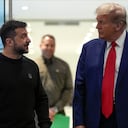 El expresidente Donald Trump, candidato presidencial republicano, se reúne con el presidente de Ucrania, Volodymyr Zelenskyy, en la Torre Trump, el viernes 27 de septiembre de 2024, en Nueva York. (Foto AP/Julia Demaree Nikhinson)
