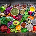 La alimentación es la principal fuente de nutrientes de las personas.