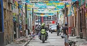 En las calles del barrio San Bernardo en Bogotá, se ven perros de razas potencialmente peligrosas al servicio del crimen. Son entrenados para atacar policías.