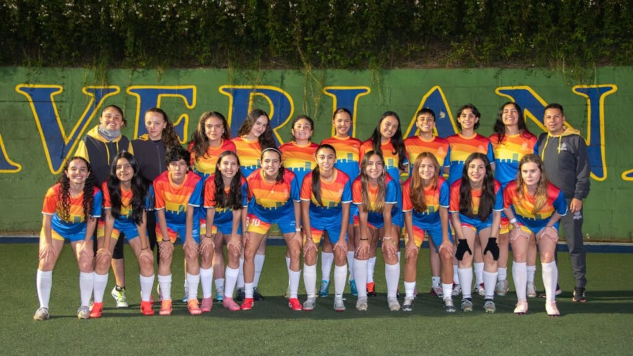 Del subcampeonato nacional a una nueva lucha: el equipo femenino de fútbol de la Javeriana busca recursos para representar a Colombia en Perú.