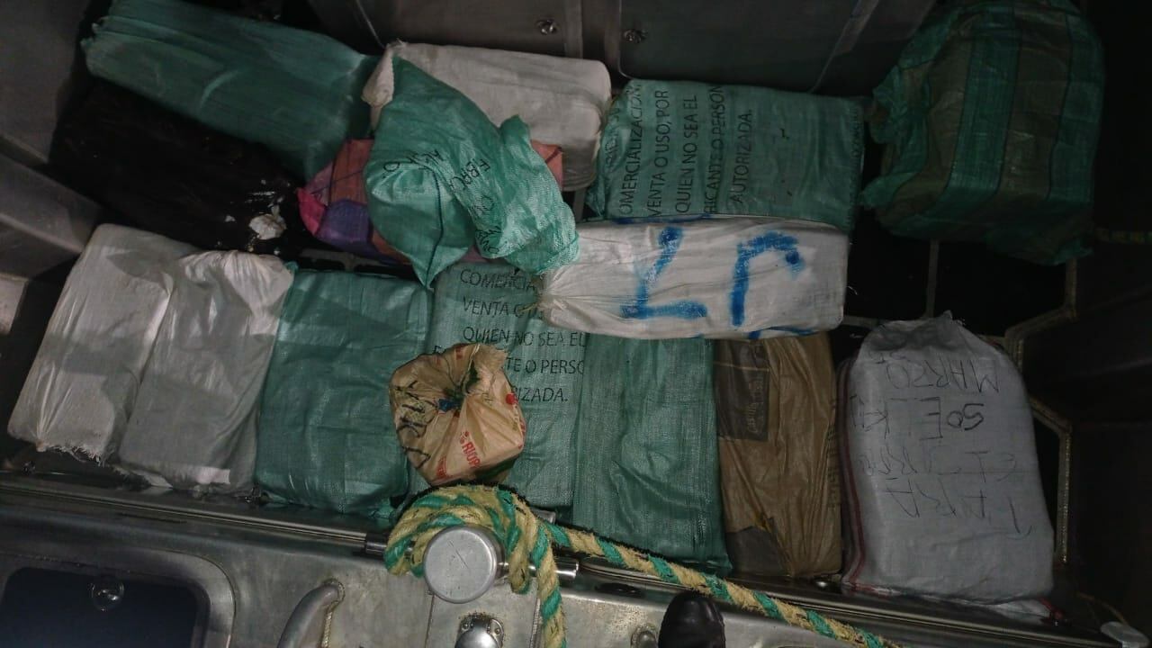 Persecución en el mar Caribe terminó con la incautación de 342 kilos de coca y marihuana que iban para República Dominicana