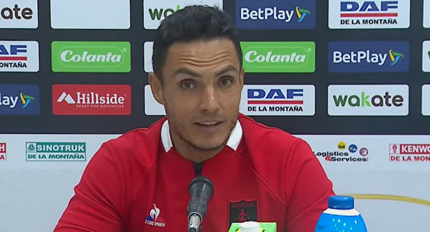 Lucas González en rueda de prensa