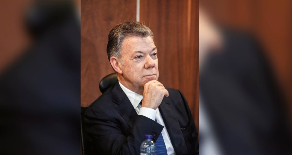 Juan Manuel Santos intentó acercamientos con las Farc durante el gobierno de Samper. 