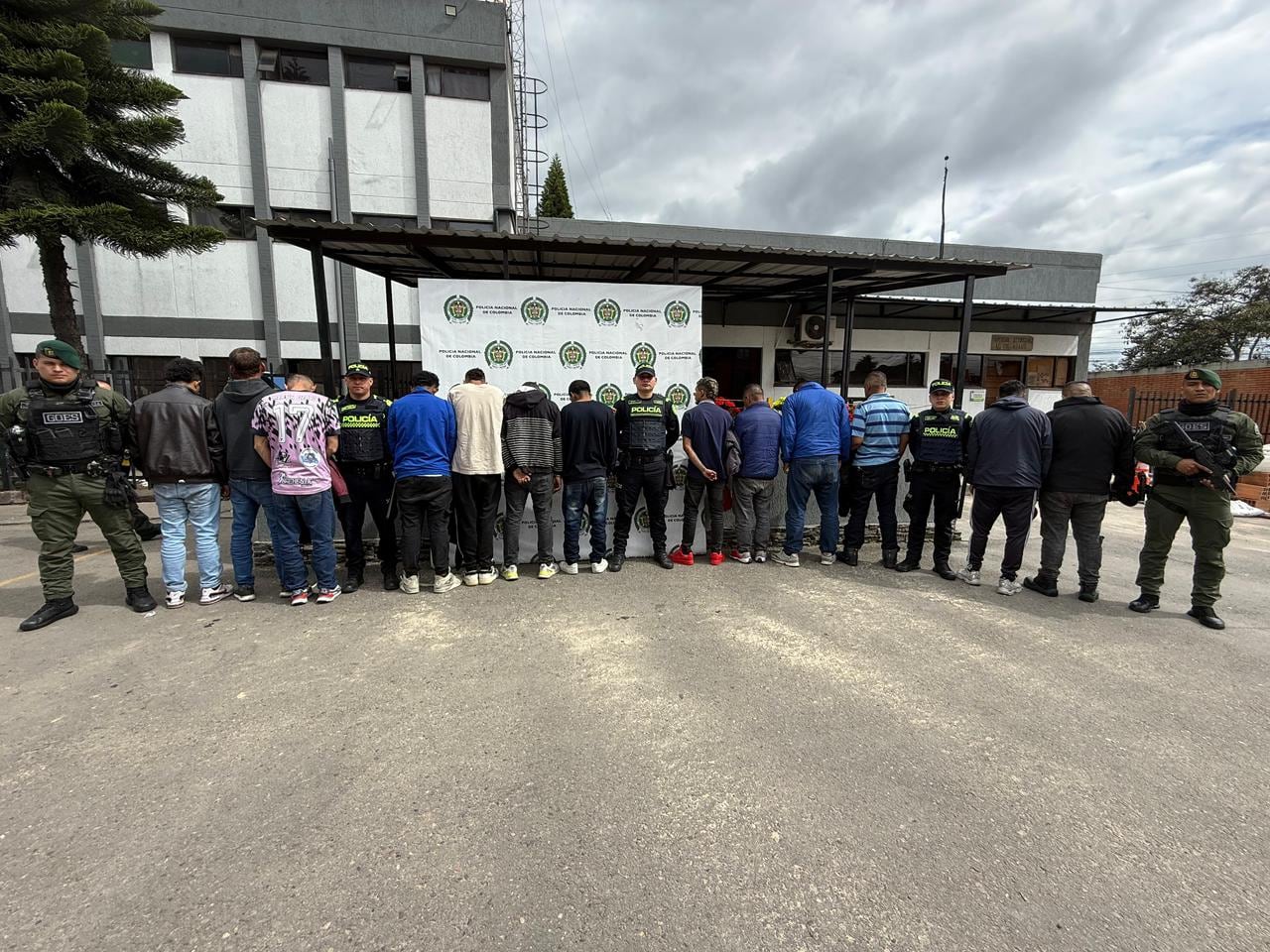 Captura de criminales intentando robar fábrica de telas en Fontibón.