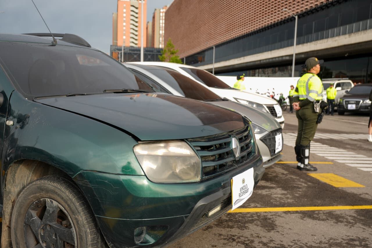 Esto es lo que debe ganar realmente para comprar y mantener un carro en Colombia en 2026