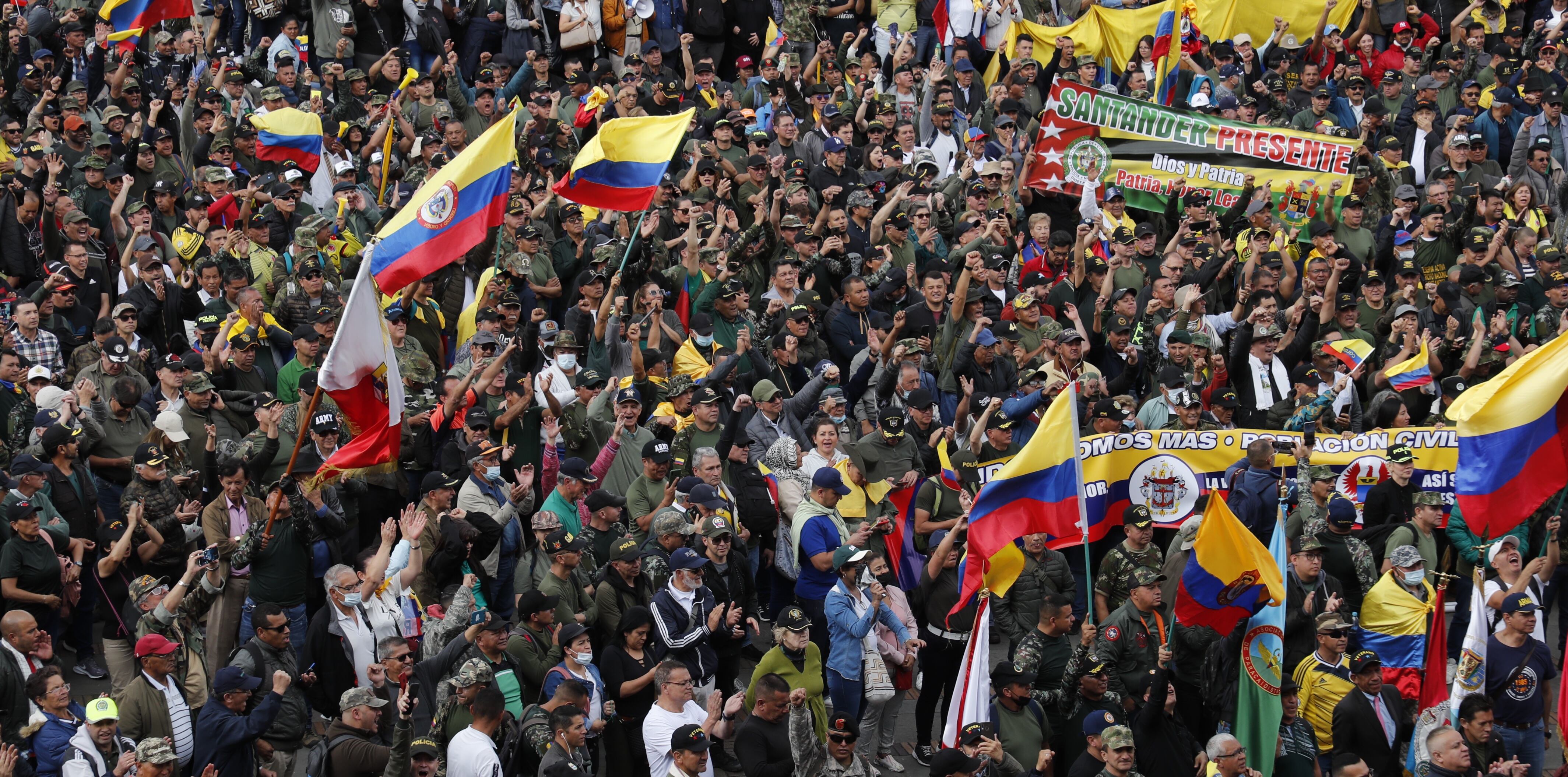 Protestas militares retirados en la plaza de bolívar