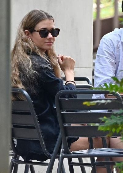 Clara Chía fue vista en un exclusivo restaurante de Barcelona