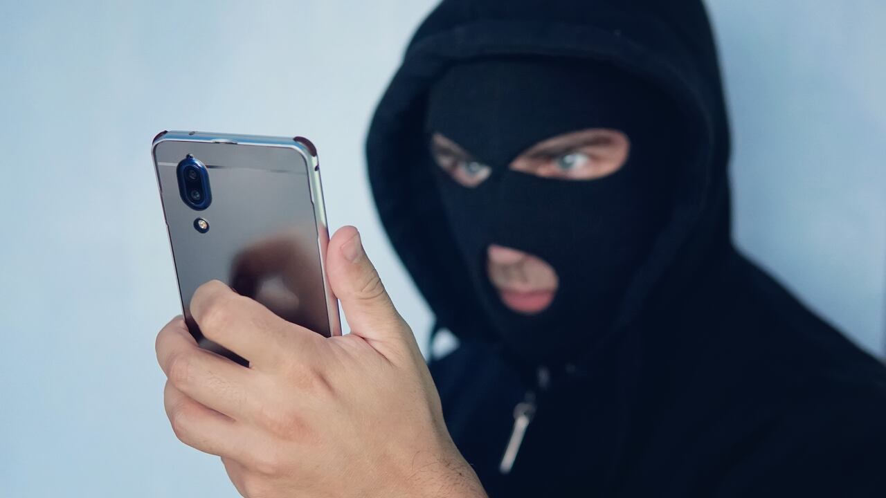 Spoofing es la táctica detrás de llamadas que aparentan ser propias y que terminan en robo de información bancaria.