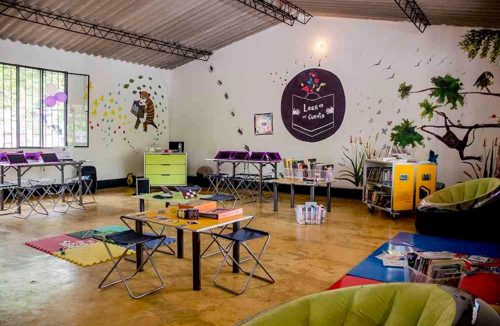 Bibliotecas Públicas Móviles ‘Leer es mi cuento’ es una iniciativa diseñada y coordinada por el Ministerio de Cultura y la Biblioteca Nacional de Colombia, en asocio con la ONG francesa ‘Bibliotecas Sin Fronteras’, quienes han implementado este modelo en países como Grecia, Alemania, Francia, Marruecos, Etiopía y Ghana. Colombia es pionero en aplicar este modelo en Latinoamérica. Foto:  Diana Rey / SEMANA