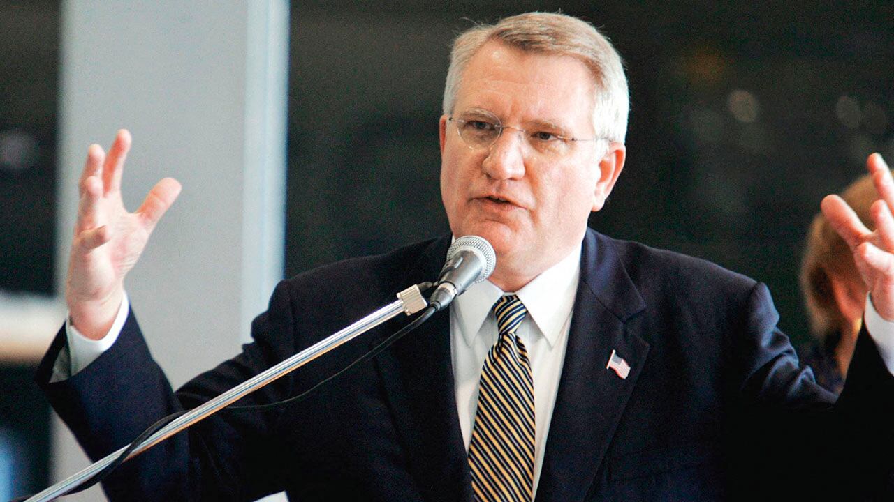 John P. WaltersExdirector de la Oficina de Control de Drogas