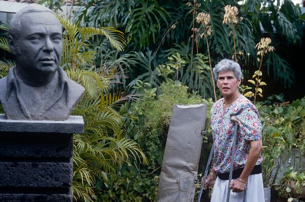 En Costa Rica residen como exiliados varios familiares de la expresidenta, entre ellos, su hijo, el periodista Carlos Fernando Chamorro Barrios y su hermana Cristiana, quien fue encarcelada en 2021 tras intentar postularse como candidata presidencial para competir con el mandatario Daniel Ortega en las elecciones de ese año.