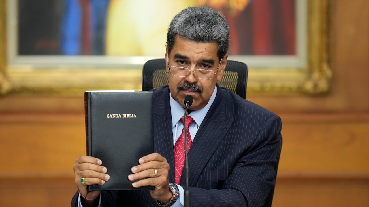 El líder chavista fue proclamado presidente por el CNE